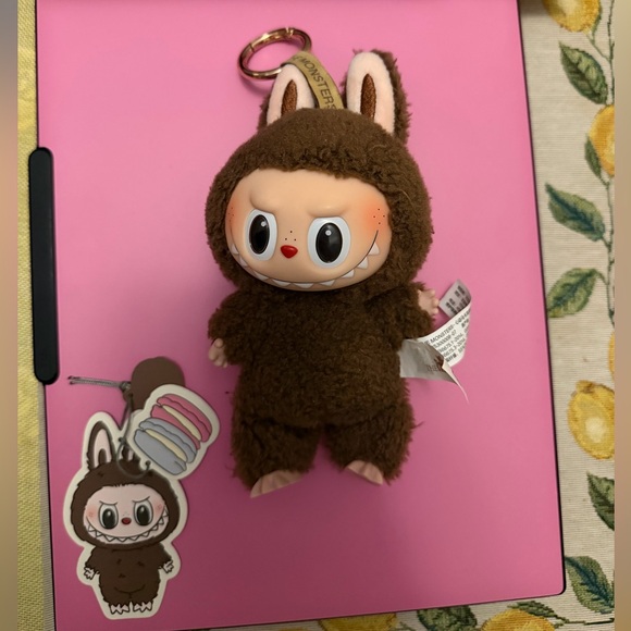 Labubu exciting macaron secret - Picture 2 of 5